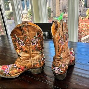Embroidered Floral Cowboy Boots
